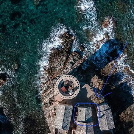 Maison De Pecheur Les Pieds Dans L'Eau *