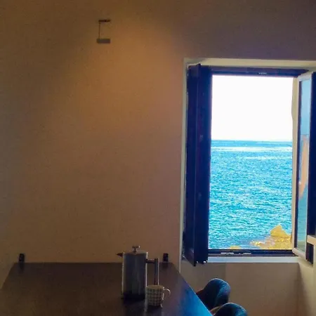Maison De Pecheur Les Pieds Dans L'eau Ersa