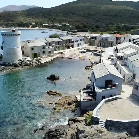 Maison De Pecheur Les Pieds Dans L'eau
